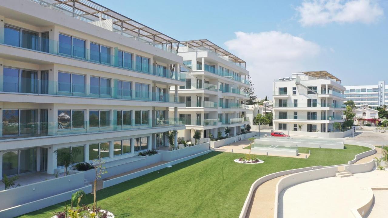 Emerald Suites Протарас Екстериор снимка