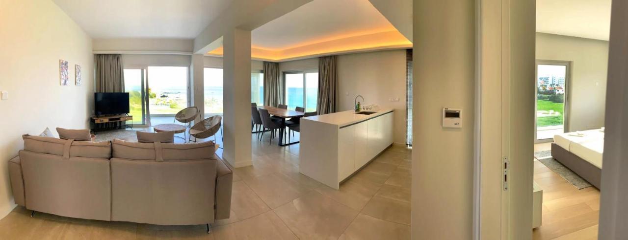 Emerald Suites Протарас Екстериор снимка