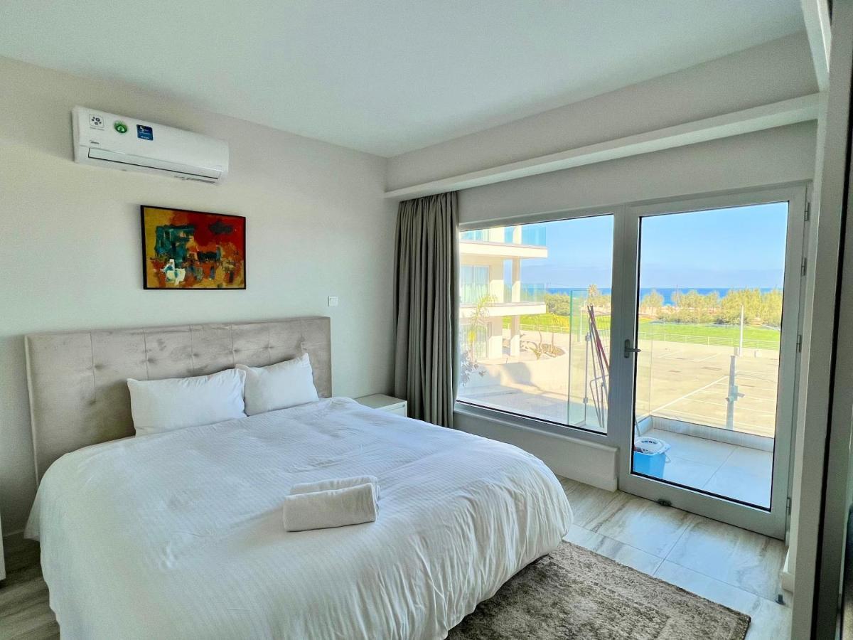 Emerald Suites Протарас Екстериор снимка