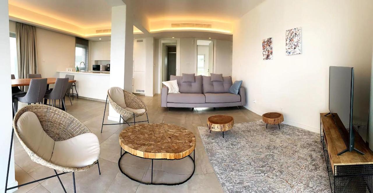 Emerald Suites Протарас Екстериор снимка
