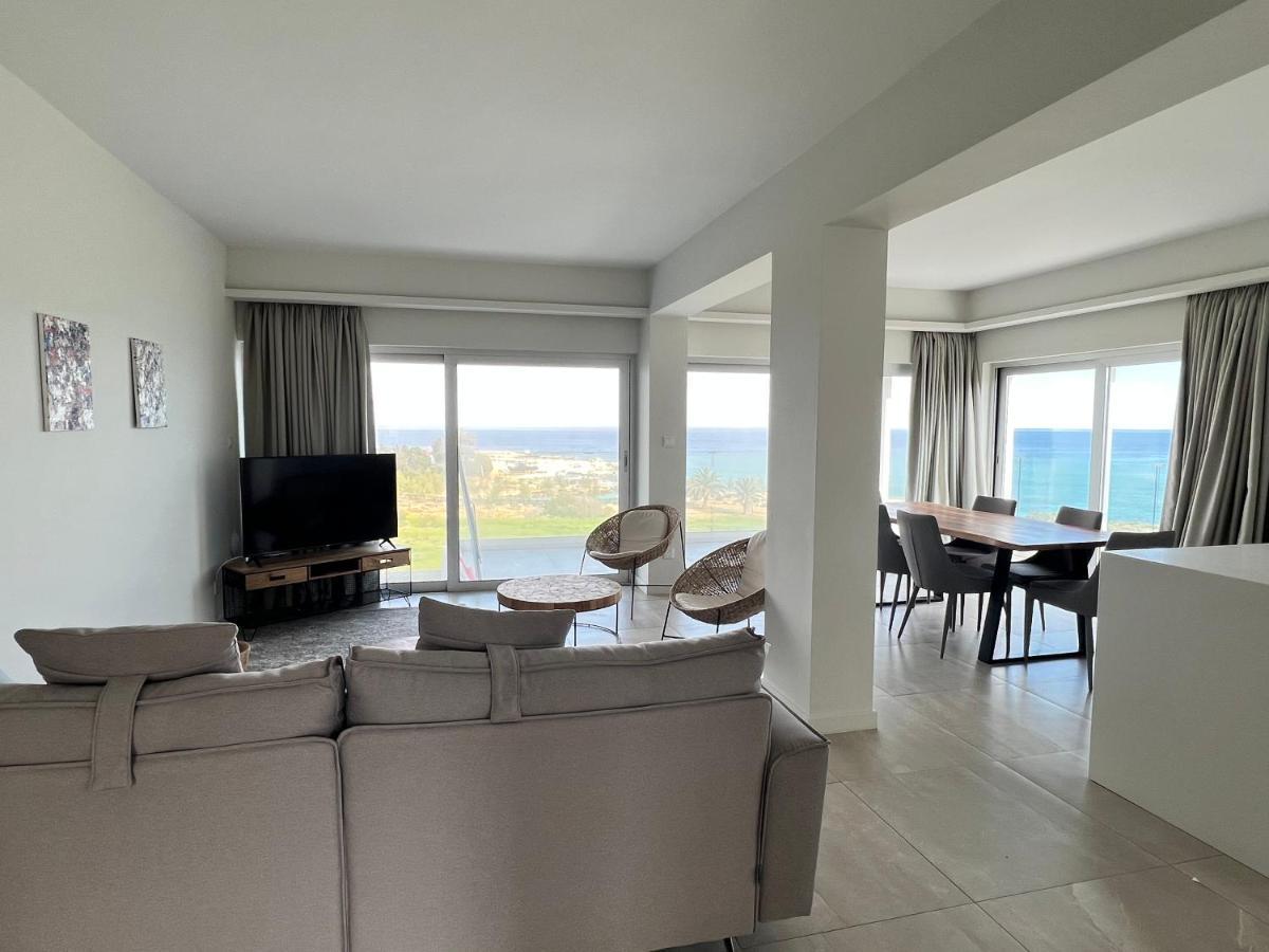 Emerald Suites Протарас Екстериор снимка