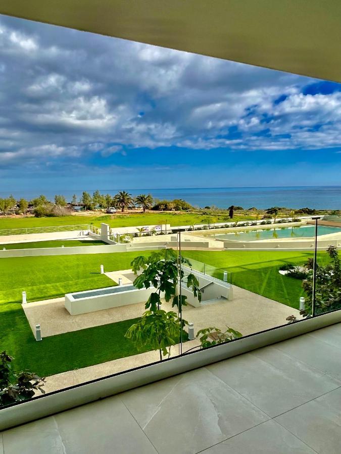 Emerald Suites Протарас Екстериор снимка
