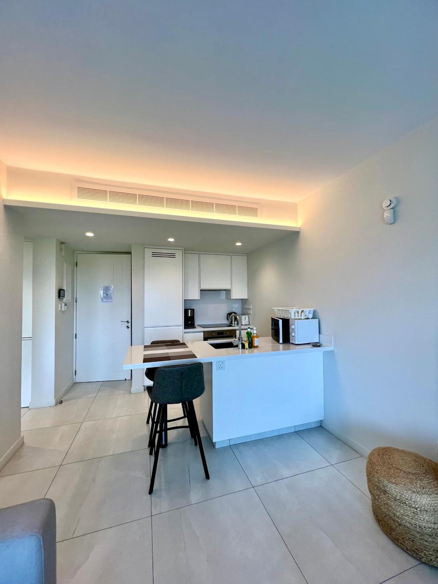 Emerald Suites Протарас Екстериор снимка