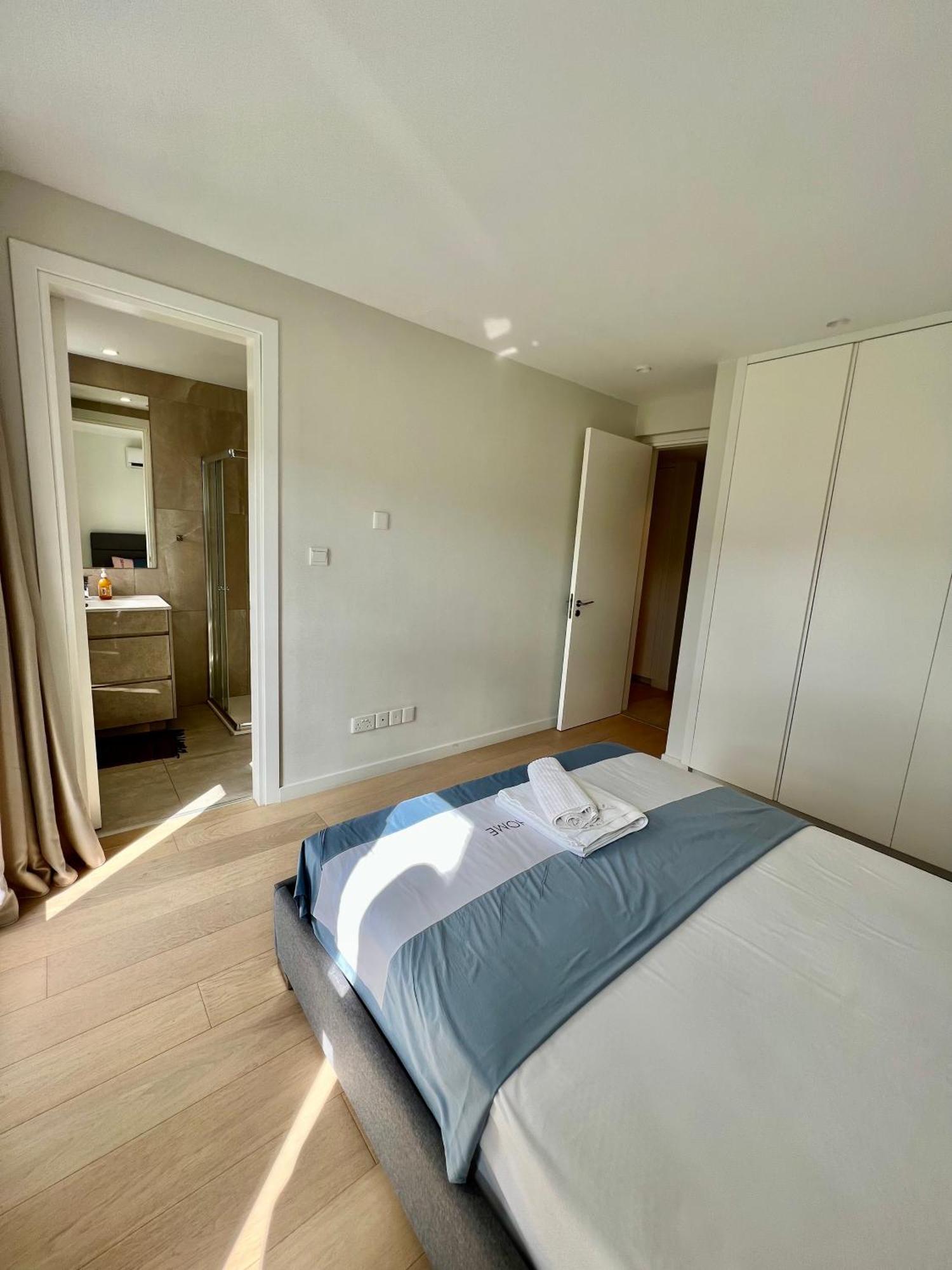Emerald Suites Протарас Стая снимка