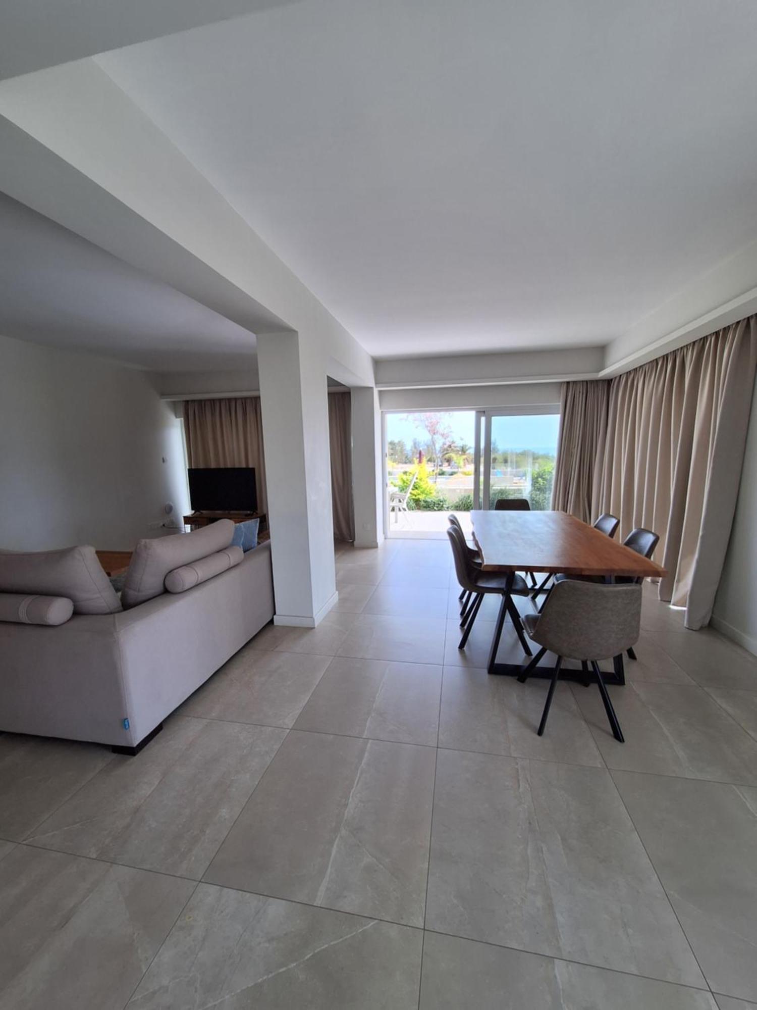 Emerald Suites Протарас Екстериор снимка