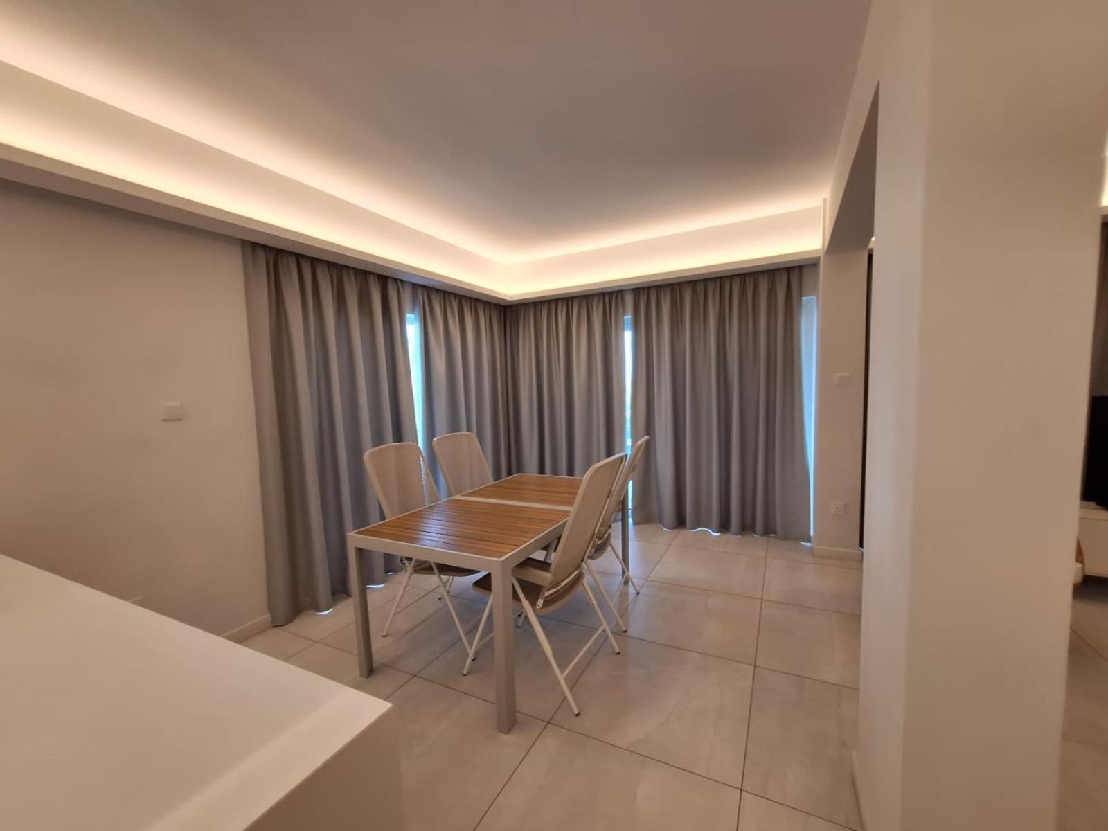 Emerald Suites Протарас Екстериор снимка
