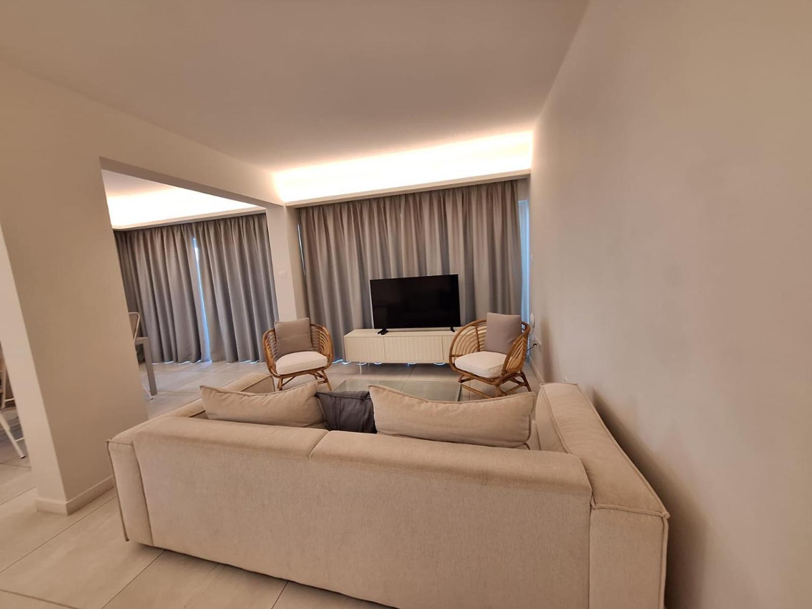 Emerald Suites Протарас Екстериор снимка