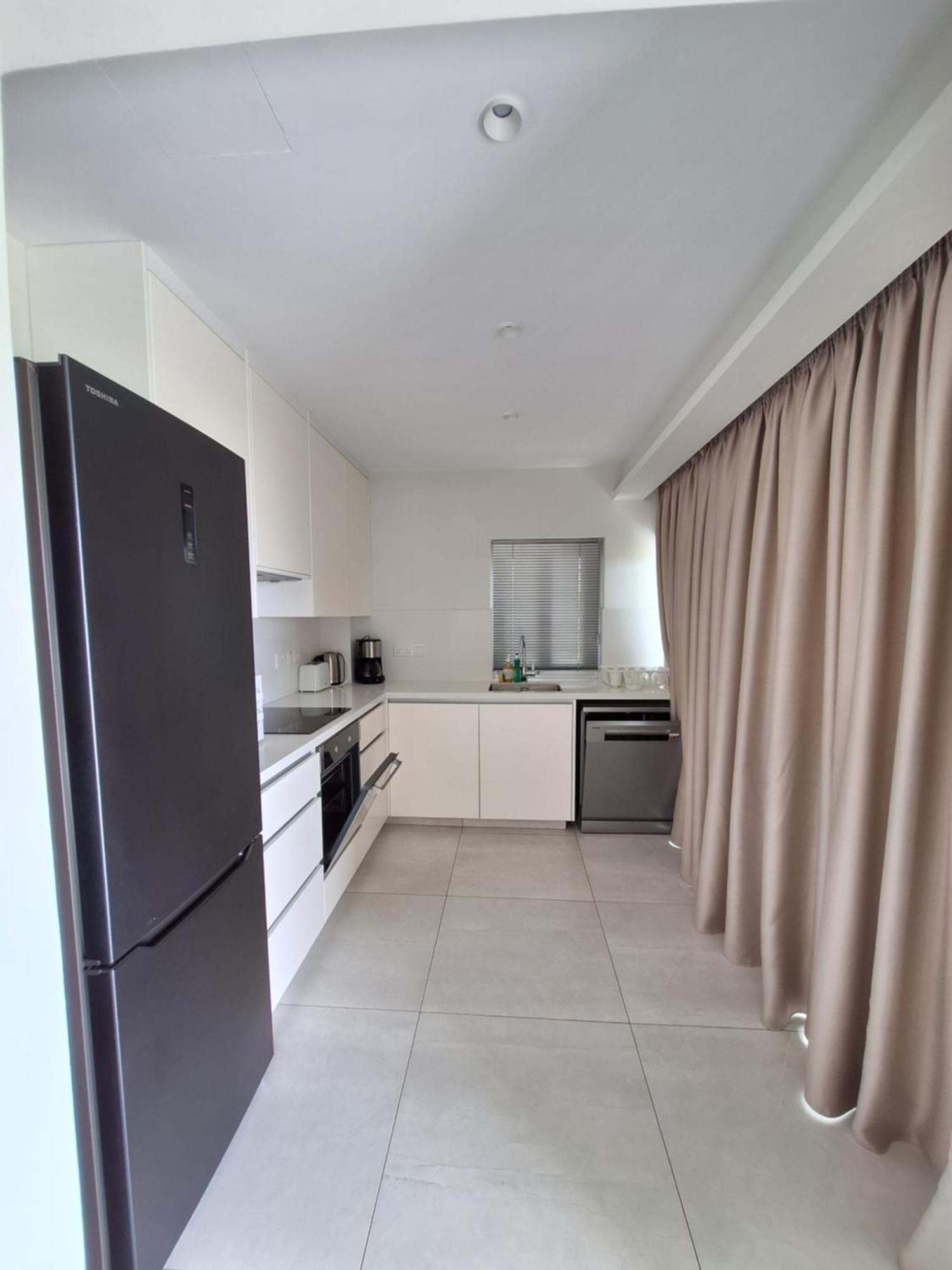 Emerald Suites Протарас Екстериор снимка
